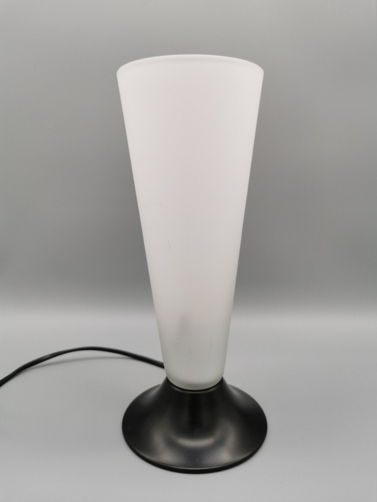 Hala Zeist retro vintage tafel lamp zwart metaal met melkgla, Zwart, Verzenden, Metaal, Vintage