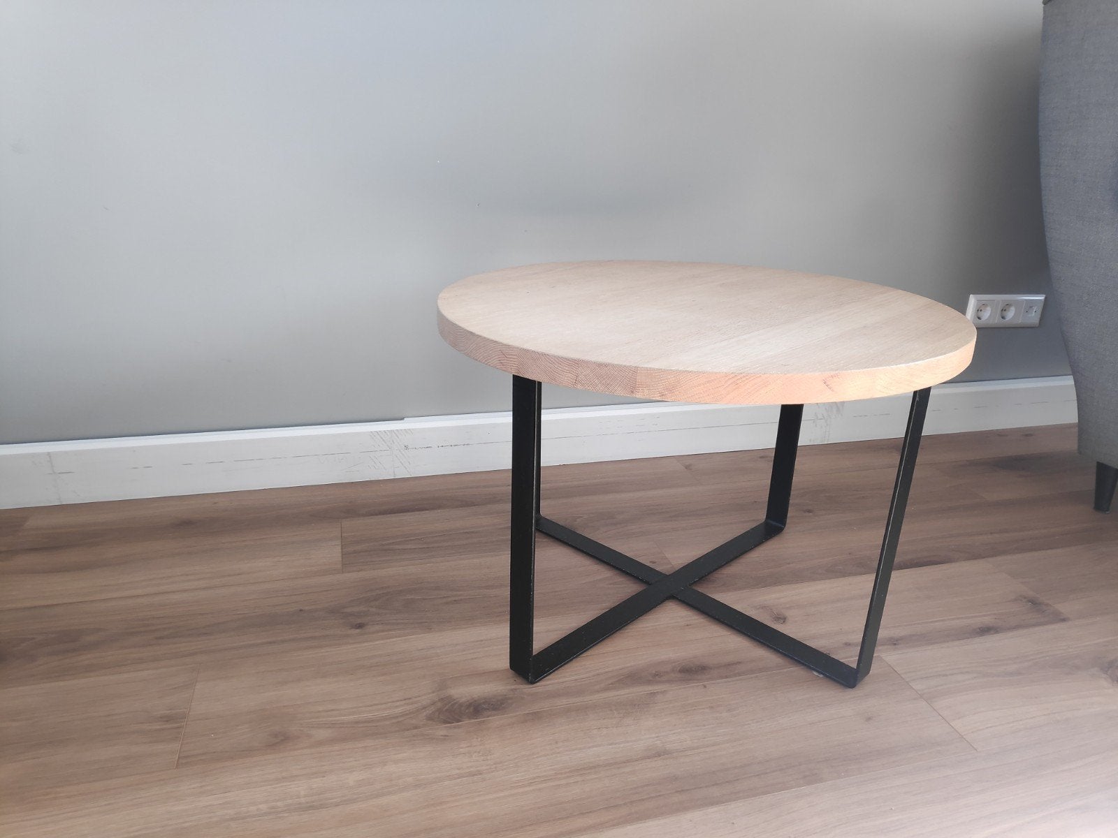 Ronde salontafel  met eiken houten blad en metalen onderstel, Gebruikt, 50 tot 100 cm, Modern, Industrieel, Rond