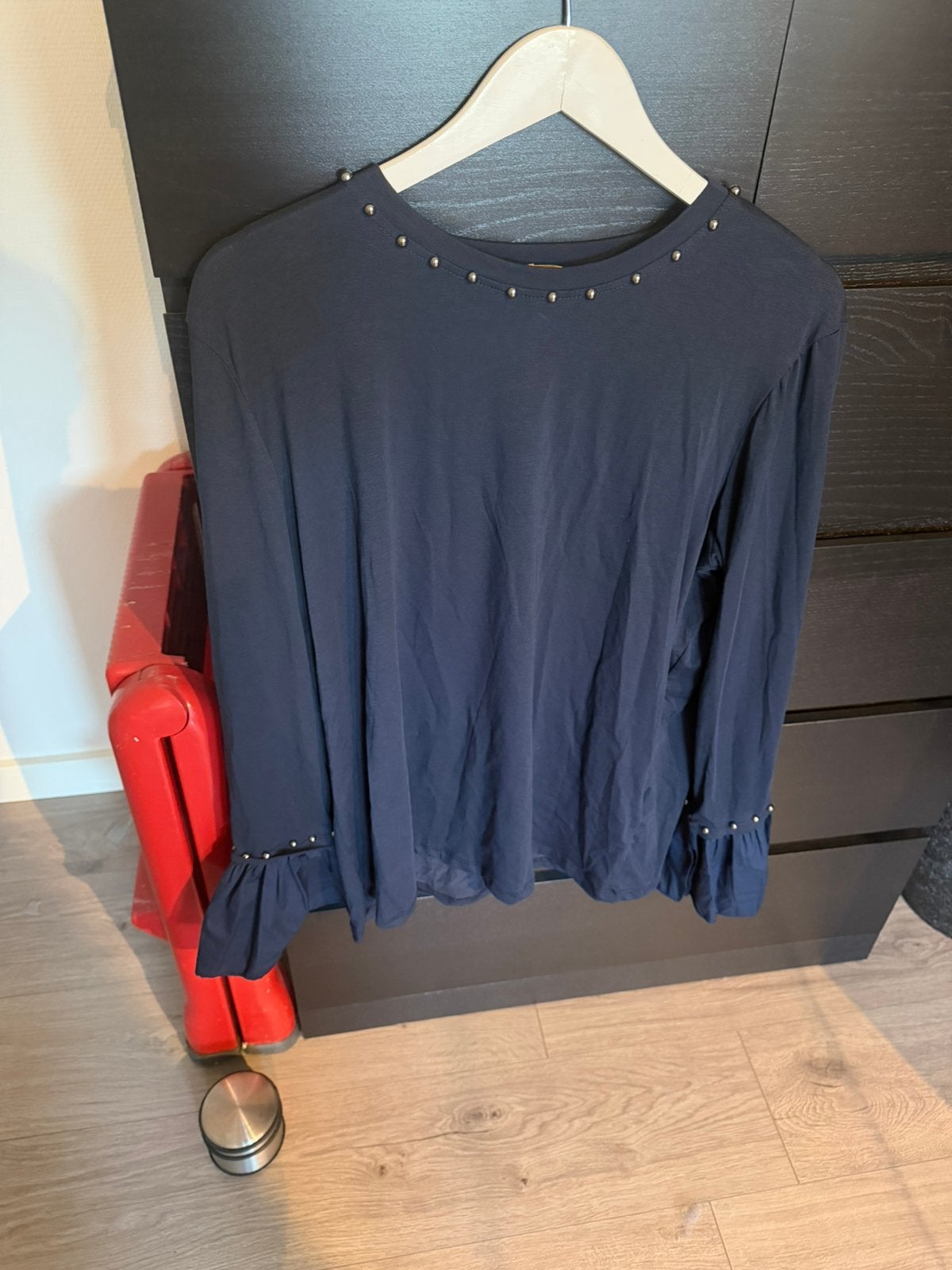Nieuwe top met studs, Ophalen of Verzenden, Nieuw, Maat 42/44 (L), Blauw