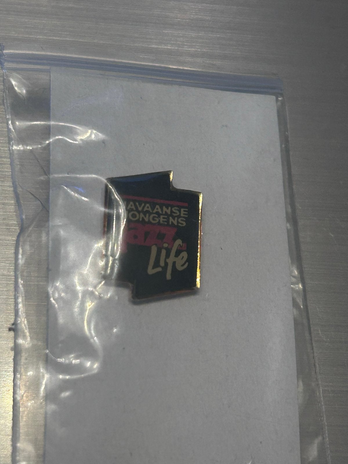 Vintage pin Javaanse Jongens 6747 Life, Ophalen of Verzenden, Gebruikt, Merk, Speldje of Pin
