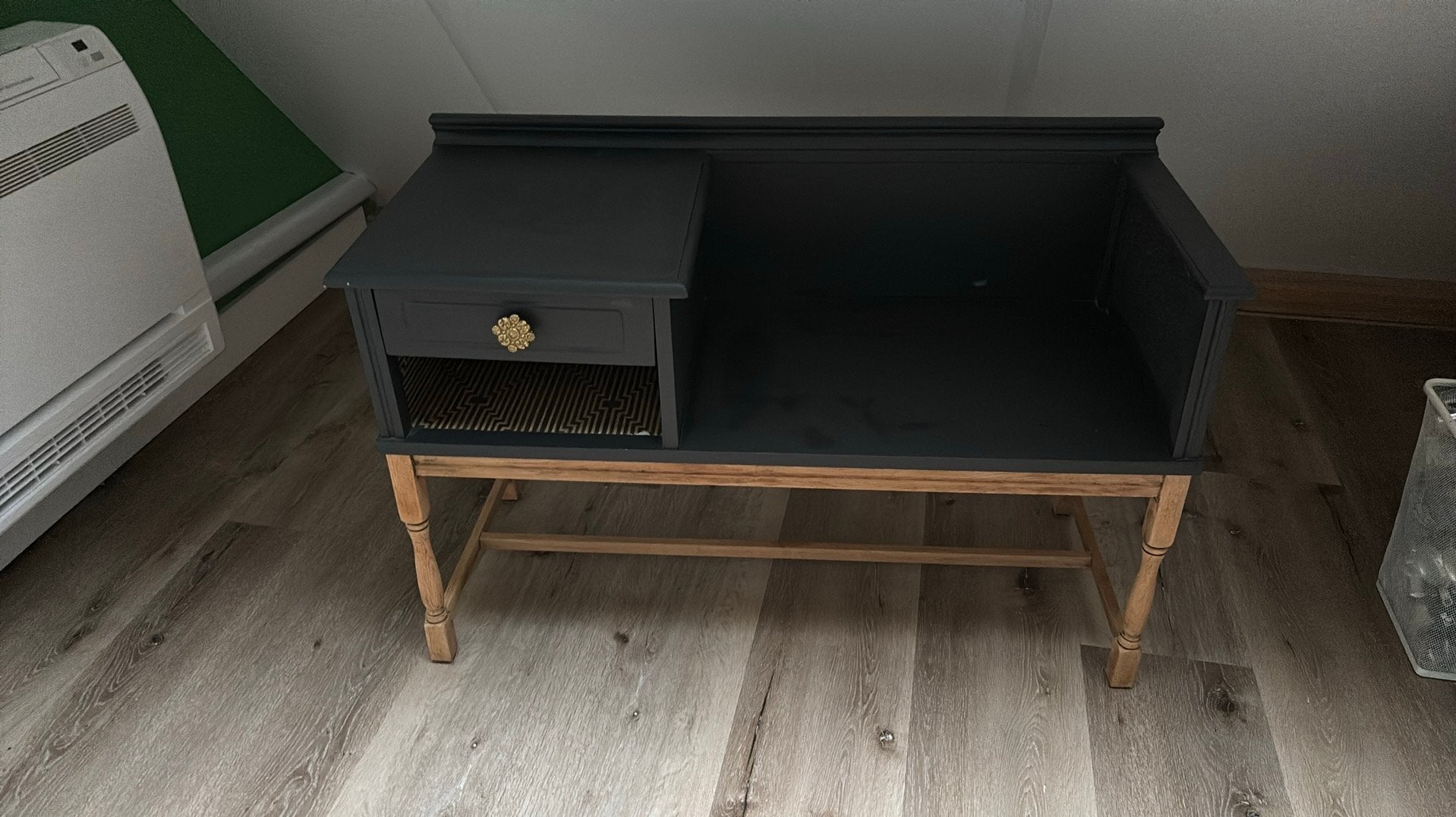 Uniek Vintage telefoonbankje staalblauw met Houten Onderstel, Huis en Inrichting, Ophalen, Secretaire, Vintage, Zo goed als nieuw