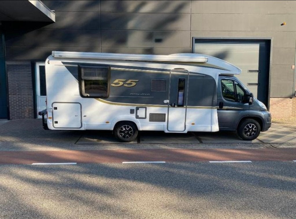 Camper met stalling Bürstner 55 Fifty Five EDITION Nexxo, Ophalen, Gebruikt
