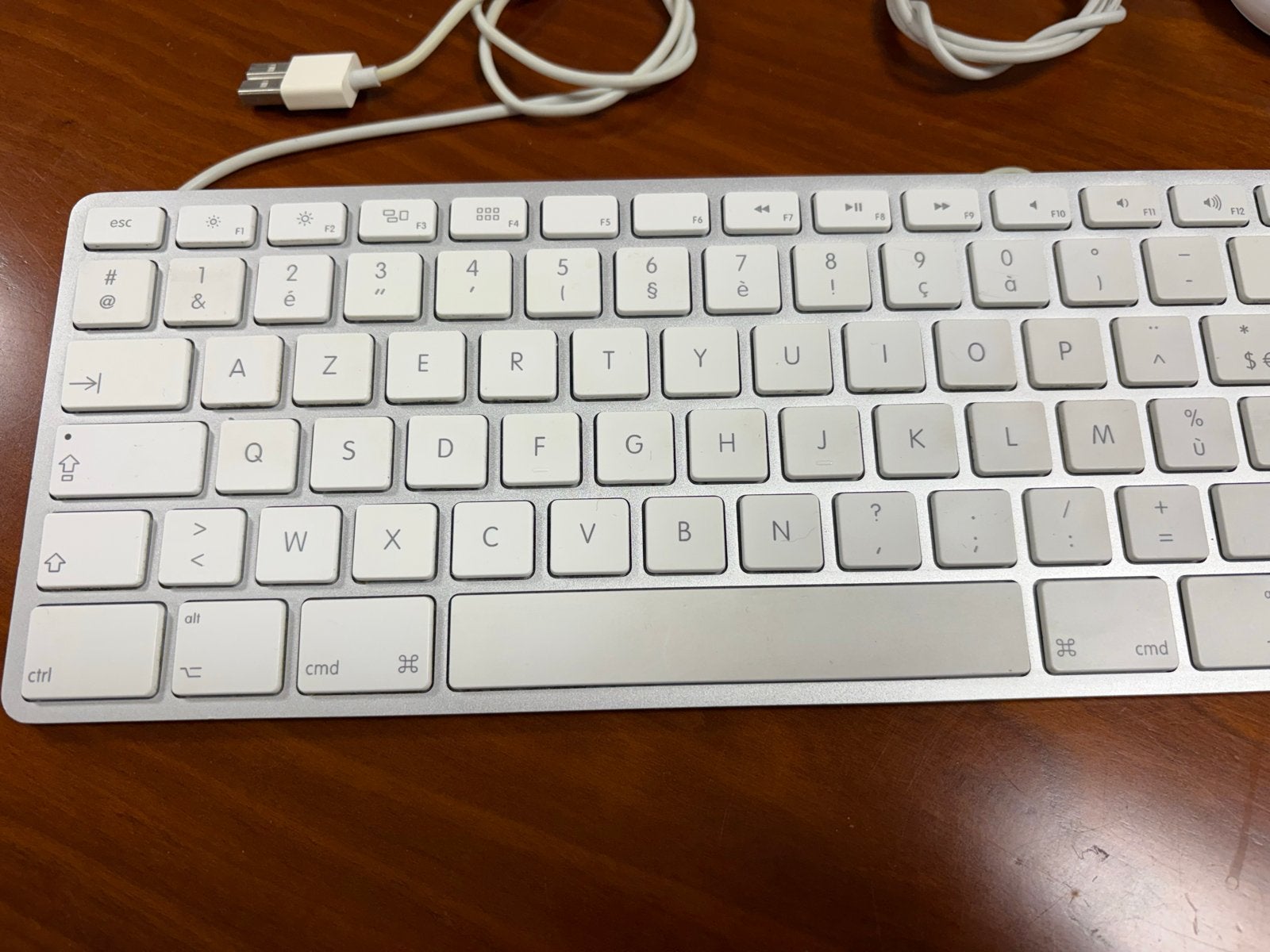 Apple Toetsenbord en Muis Set - Bedraad, AZERTY, Gebruikt, Verzenden, Azerty, Numeriek gedeelte