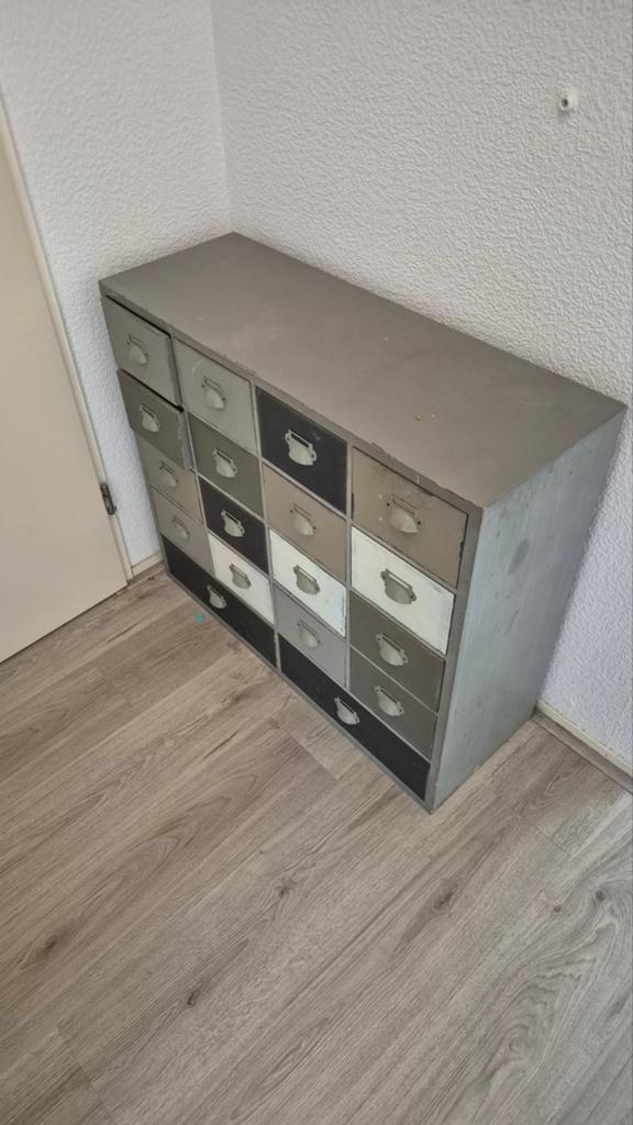 Gratis bank en leuk kastje, Huis en Inrichting, Banken | Bankstellen, Ophalen of Verzenden