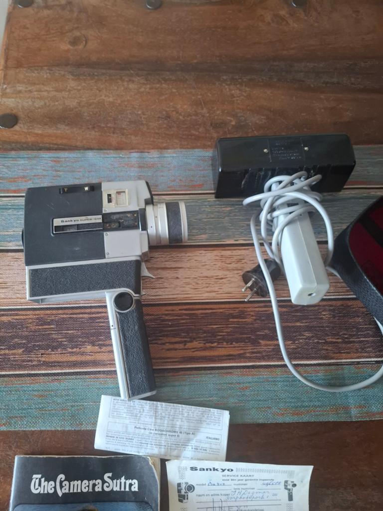 Sanyo Super CM400 Super 8mm camera met halogeen licht lamp., Ophalen of Verzenden, 8mm