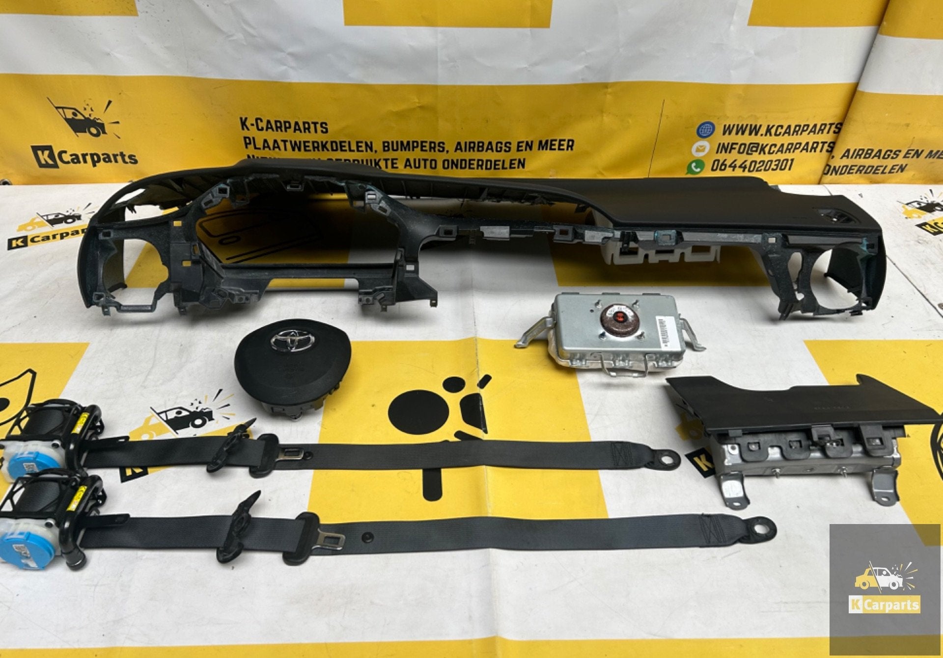 Toyota Yaris III 3 Compleet Airbagset + dashboard set, Info@fabrikant.eu, Fabrikantstraat 1
1000 AA  Amsterdam, NL, Ophalen of Verzenden