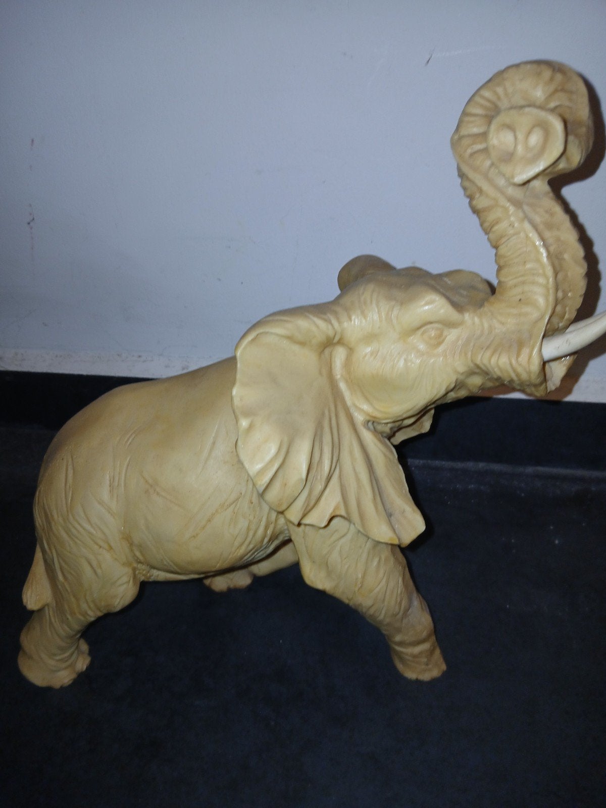 Decoratief olifantenbeeld - Beige ivoorlook 30cm hoog, Ophalen of Verzenden, 20 - 50 cm, Overige materialen, Beeld