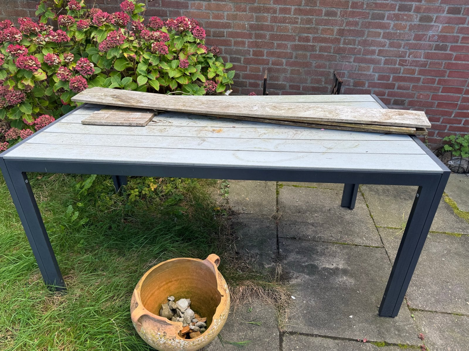 Gratis Tuintafel (bovenlaag beschadigd) + optioneel tuinstoe, Ophalen, Gebruikt, Rechthoekig, Aluminium