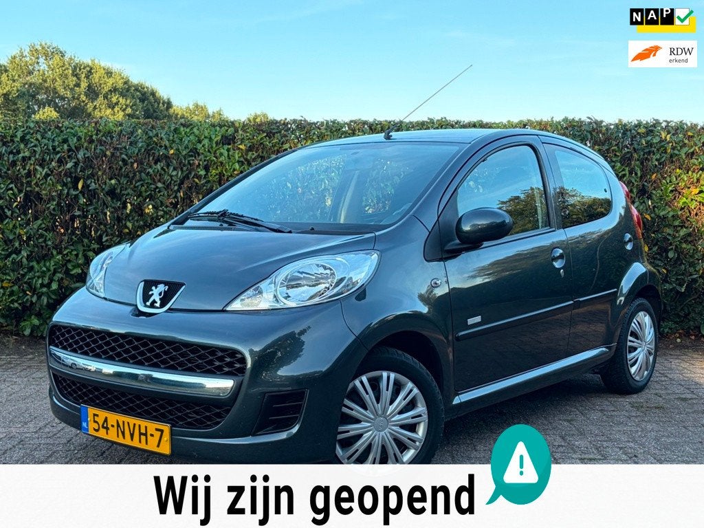 Peugeot 107 1.0-12V Millesim Automaat/5DRS/Airco/1e eigenaar, Auto's, Peugeot, Euro 5, Gebruikt, 4 stoelen, Origineel Nederlands