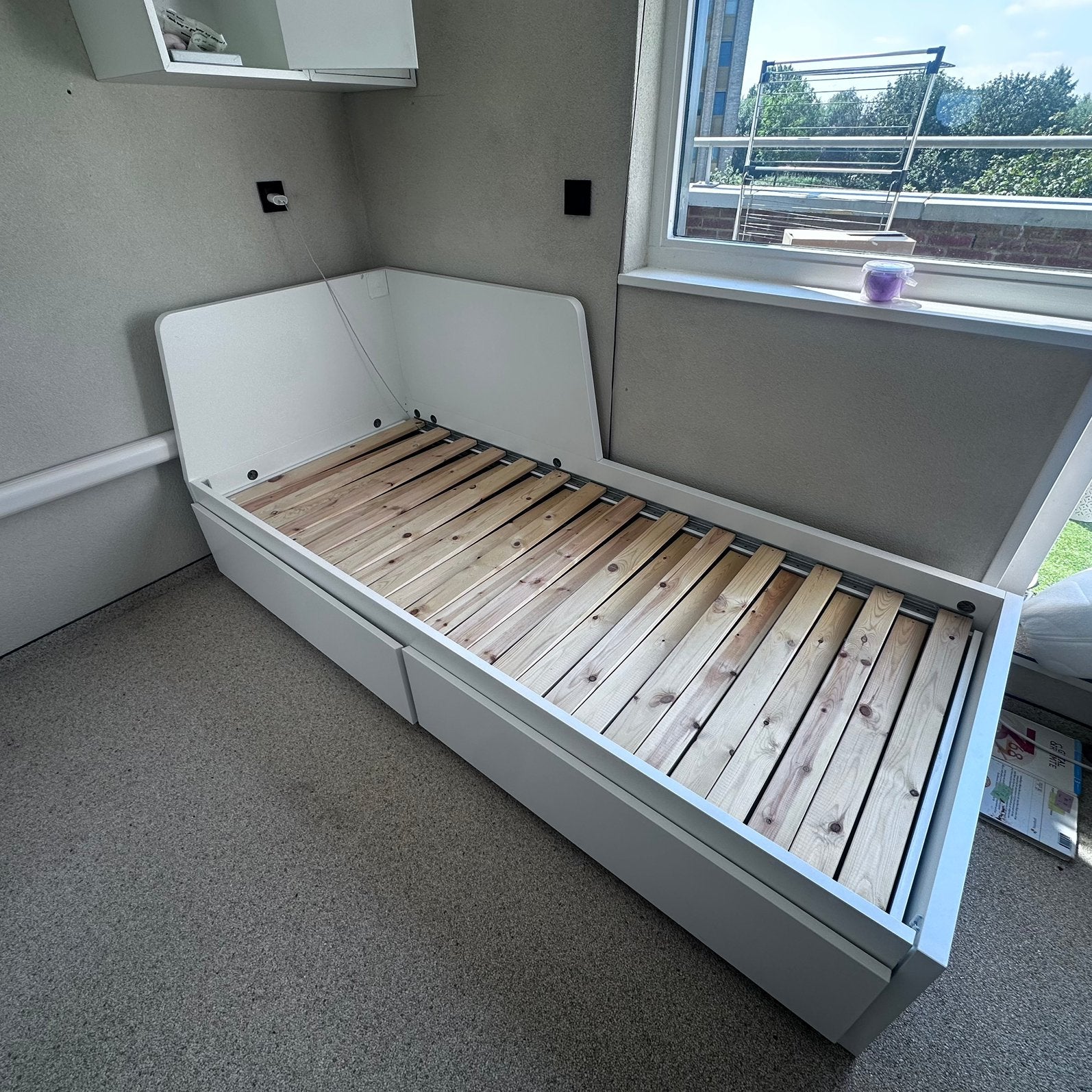 Ikea Flekke, Huis en Inrichting, Slaapkamer | Bedden, Ophalen, 90 cm, Eenpersoons, Wit