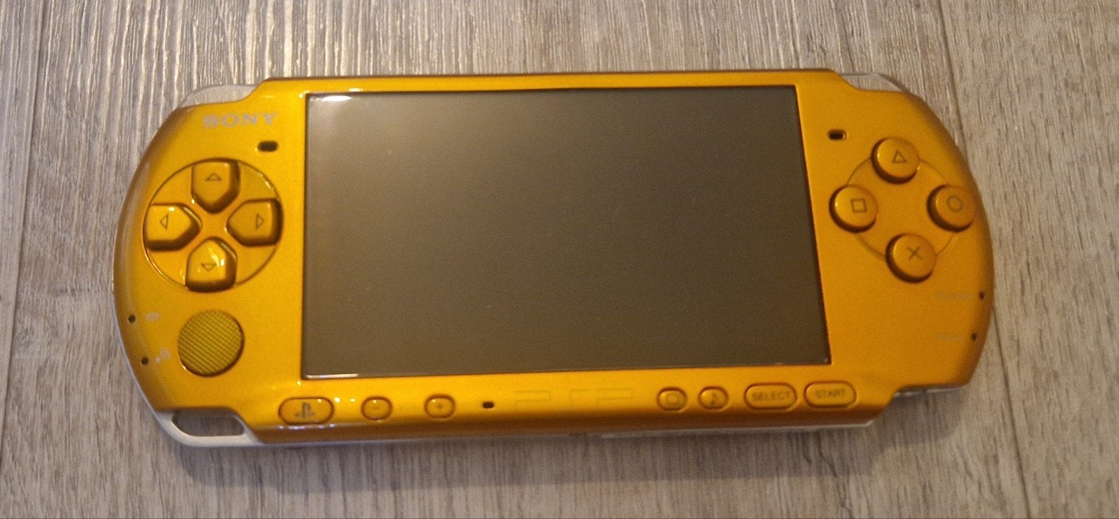 Gouden PSP 3006 met hoesje en oplader, Spelcomputers en Games, Spelcomputers | Sony PSP, Verzenden, Zo goed als nieuw, Overige kleuren