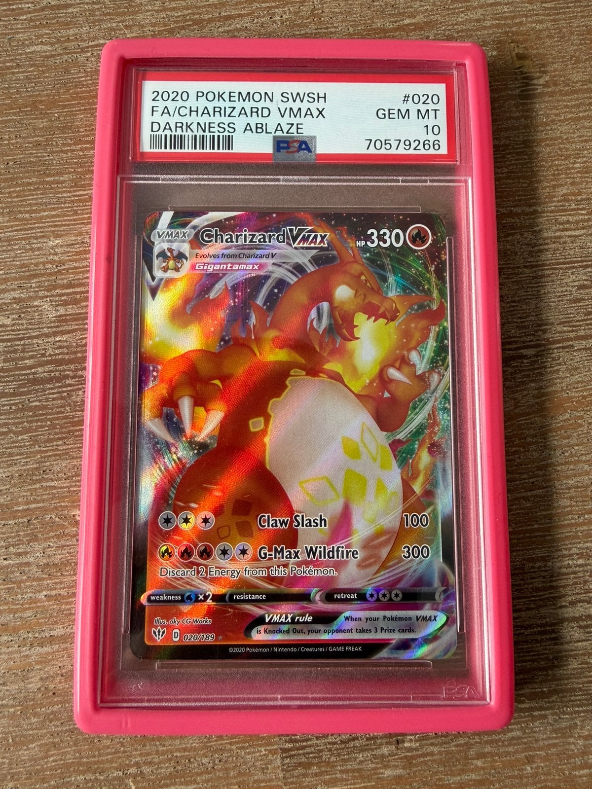PSA 10 Charizard VMAX – Darkness Ablaze #020/189, Ophalen, Nieuw