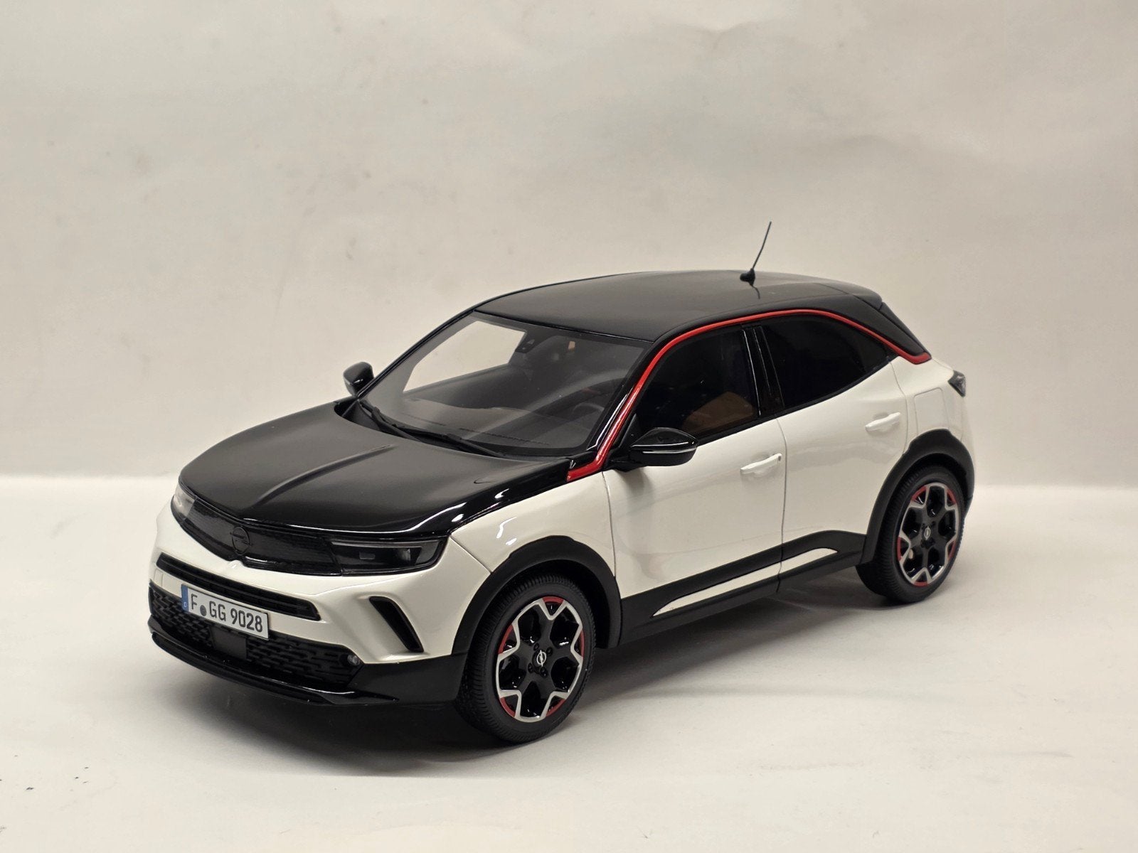 Ottomobile Opel Mokka 1:18, Hobby en Vrije tijd, OttOMobile, Auto, Nieuw, Ophalen of Verzenden