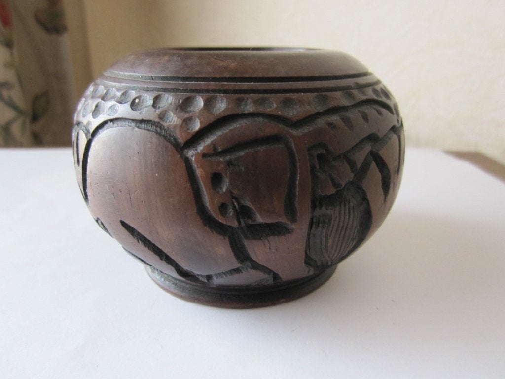 Vintage wooden hand carved elephant bowl - hand turned, Verzenden