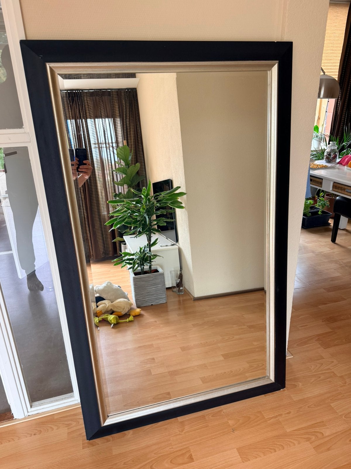 Grote spiegel met donkerbruine en gouden lijst 160 x 100 cm, Huis en Inrichting, Ophalen, 125 cm of meer, Zo goed als nieuw, 150 tot 200 cm
