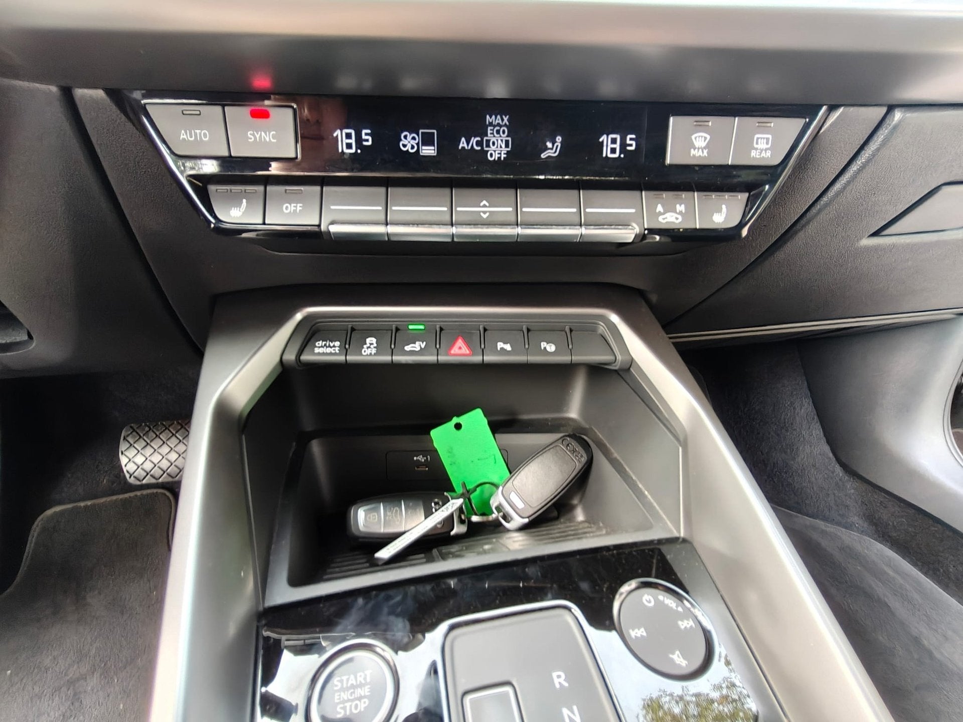 Foto 14 van Audi A3 Sportback 40 TFSI e Advanced edition KEYLESS/STOELVE