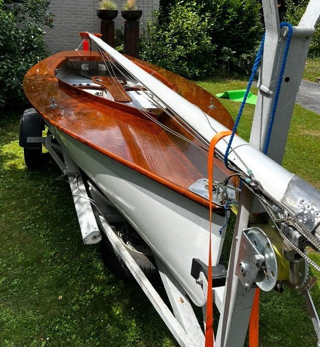 Olympiajol met zeilnummer 500, Ophalen, Minder dan 15 m²