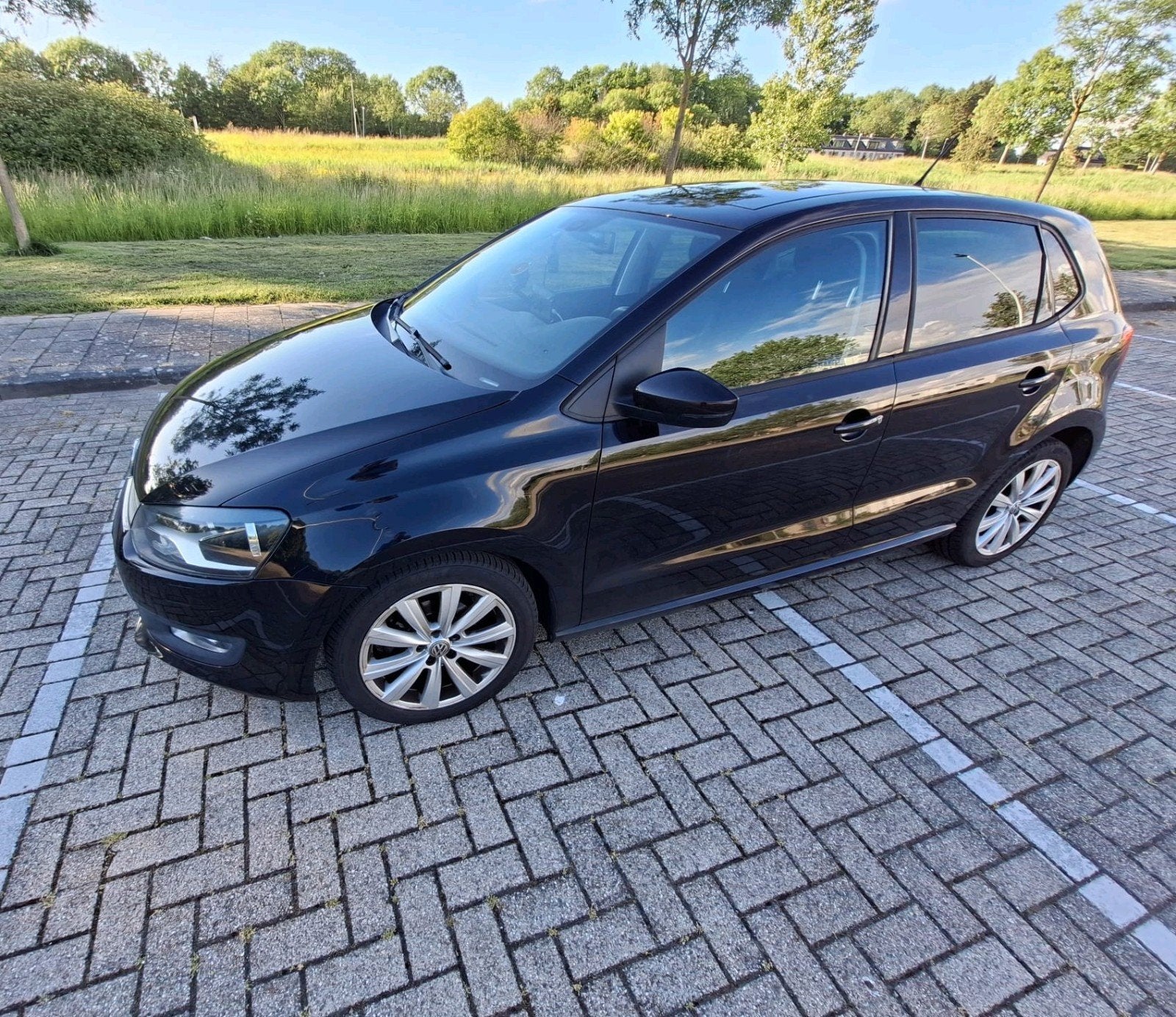 Polo 130PK AUT PANO CRUISE NAVI STOELVERW SPORTSTOELEN, Euro 5, Alcantara, Zwart, Onderhoudsboekje