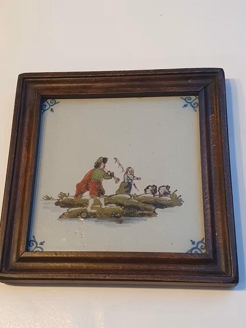 Delfts blauwe tegel Tichelaar Makkum vrouw hengel man fluit, Antiek en Kunst, Ophalen