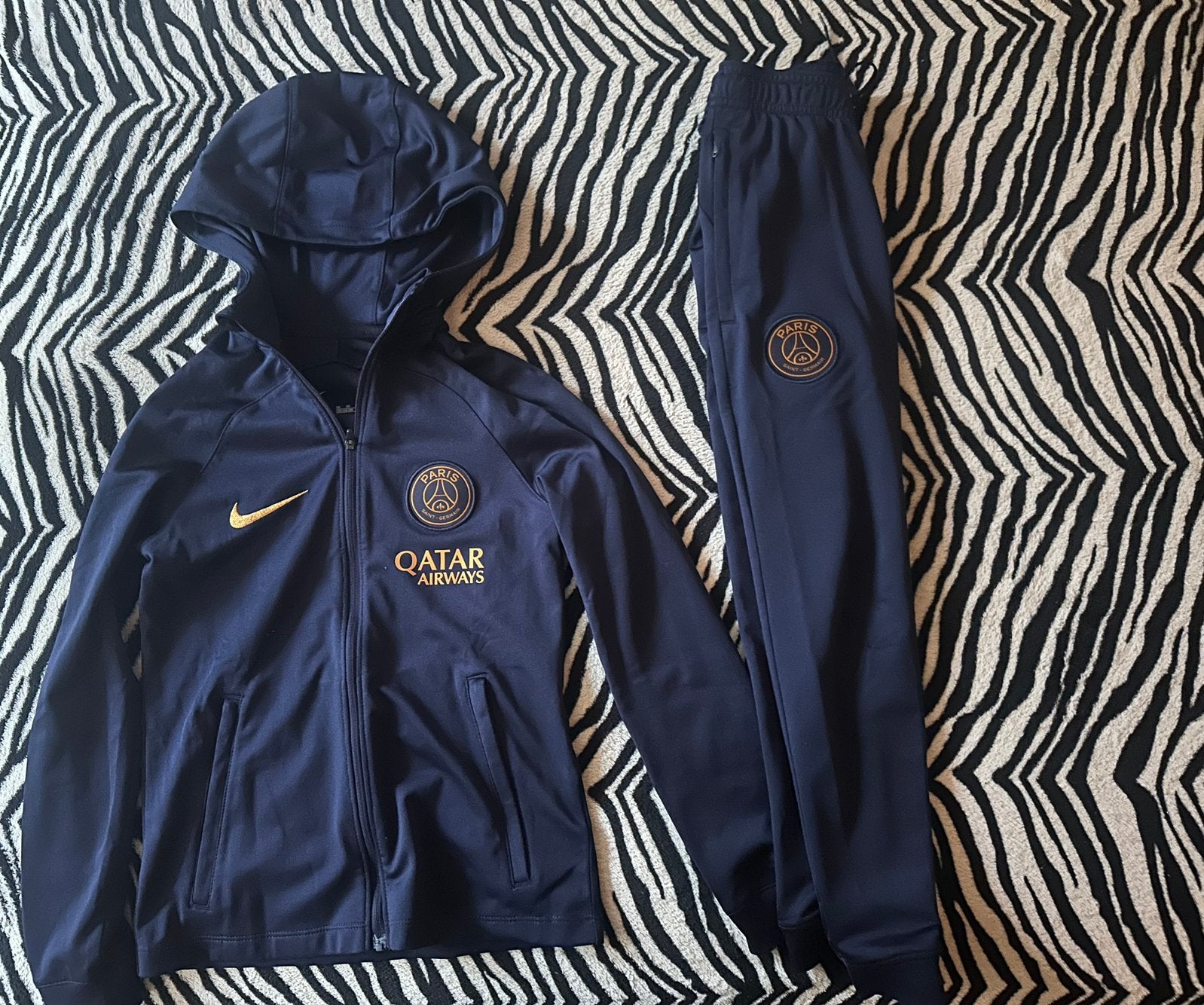 Nike trainingspak PSG maat 122- 128, Ophalen, Zo goed als nieuw, Maat 128