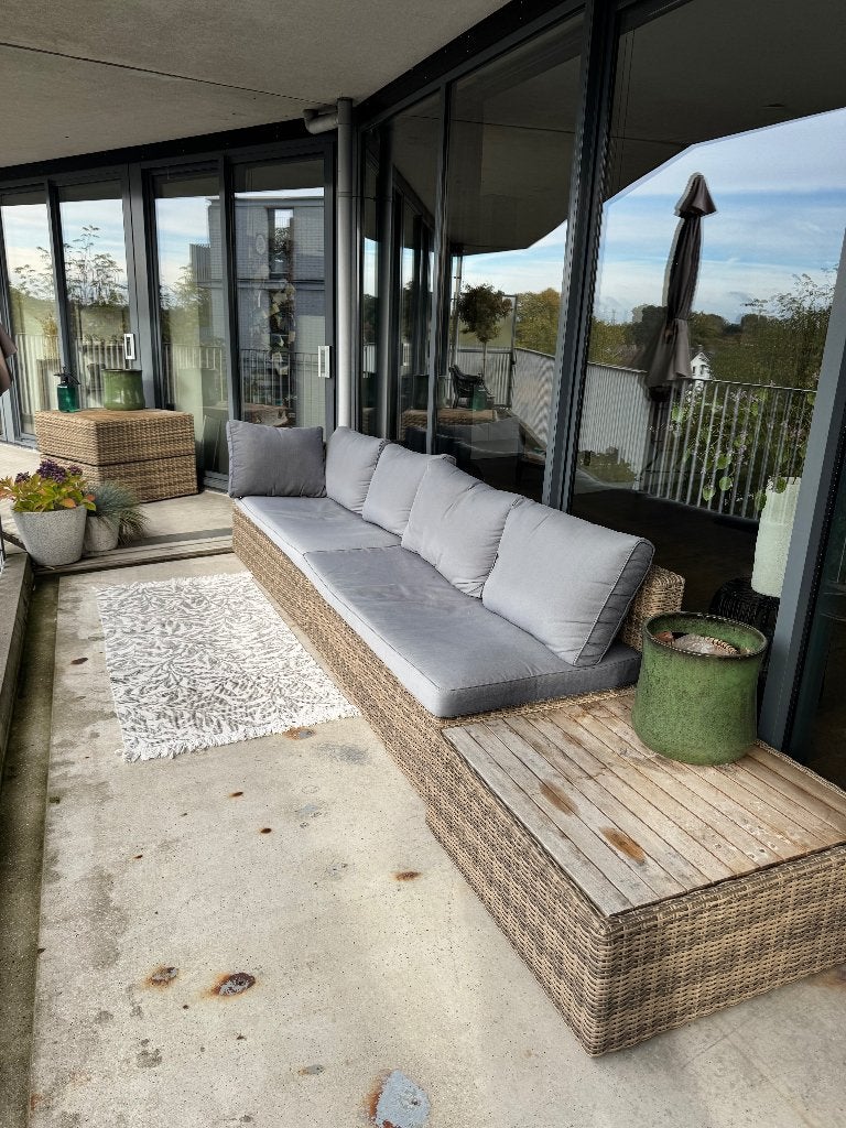 Wicker loungeset compleet bank, 2 tafels voetenbank +kussens, Ophalen, 5 zitplaatsen, Gebruikt, Loungeset