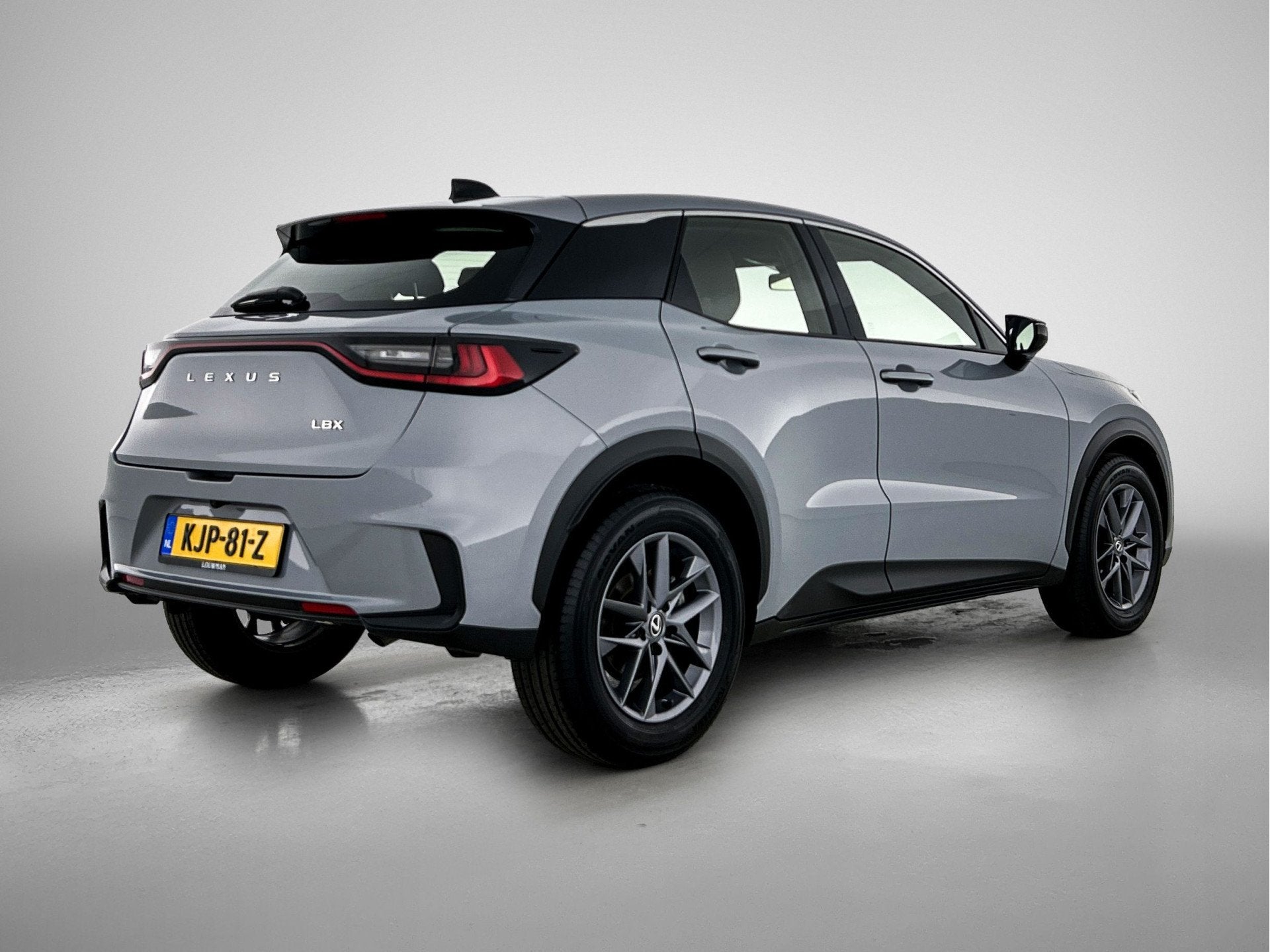 Lexus LBX 2WD | Achteruitrijcamera | Lichtmetalen Velgen | L, 12 maanden, Gebruikt, 1490 cc, Bedrijf