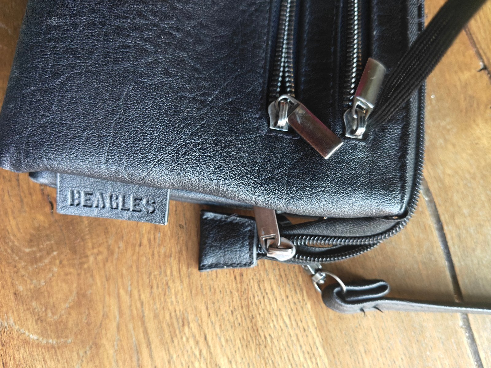 Beagles Zwart Schoudertasje - Zo goed als nieuw, Sieraden, Tassen en Uiterlijk, Ophalen of Verzenden