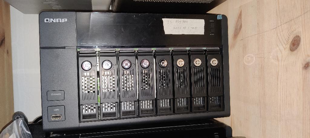 QNAP TS-859 Pro met 8 X 2TB disken [QNAP4] 6-4, Computers en Software, NAS, Ophalen of Verzenden, Zo goed als nieuw