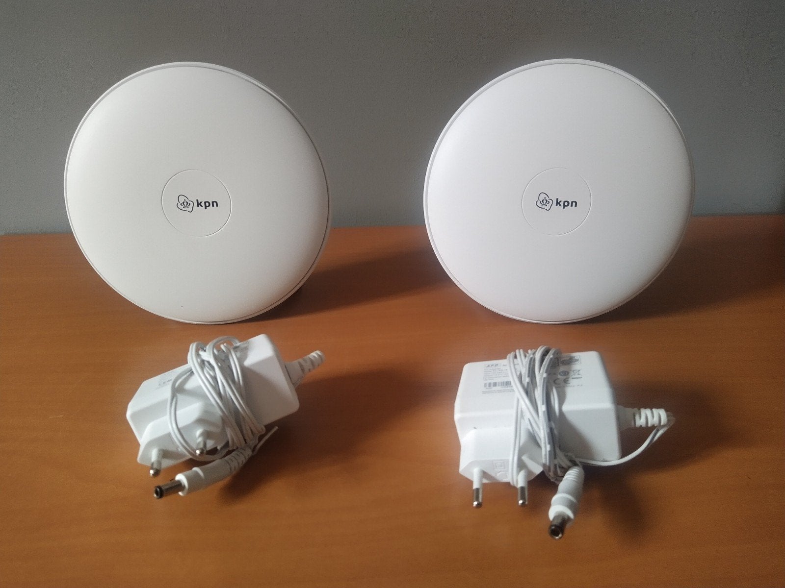 KPN SuperWifi 1 punten (2 stuks) met adapters, Ophalen of Verzenden, Zo goed als nieuw, Router, KPN