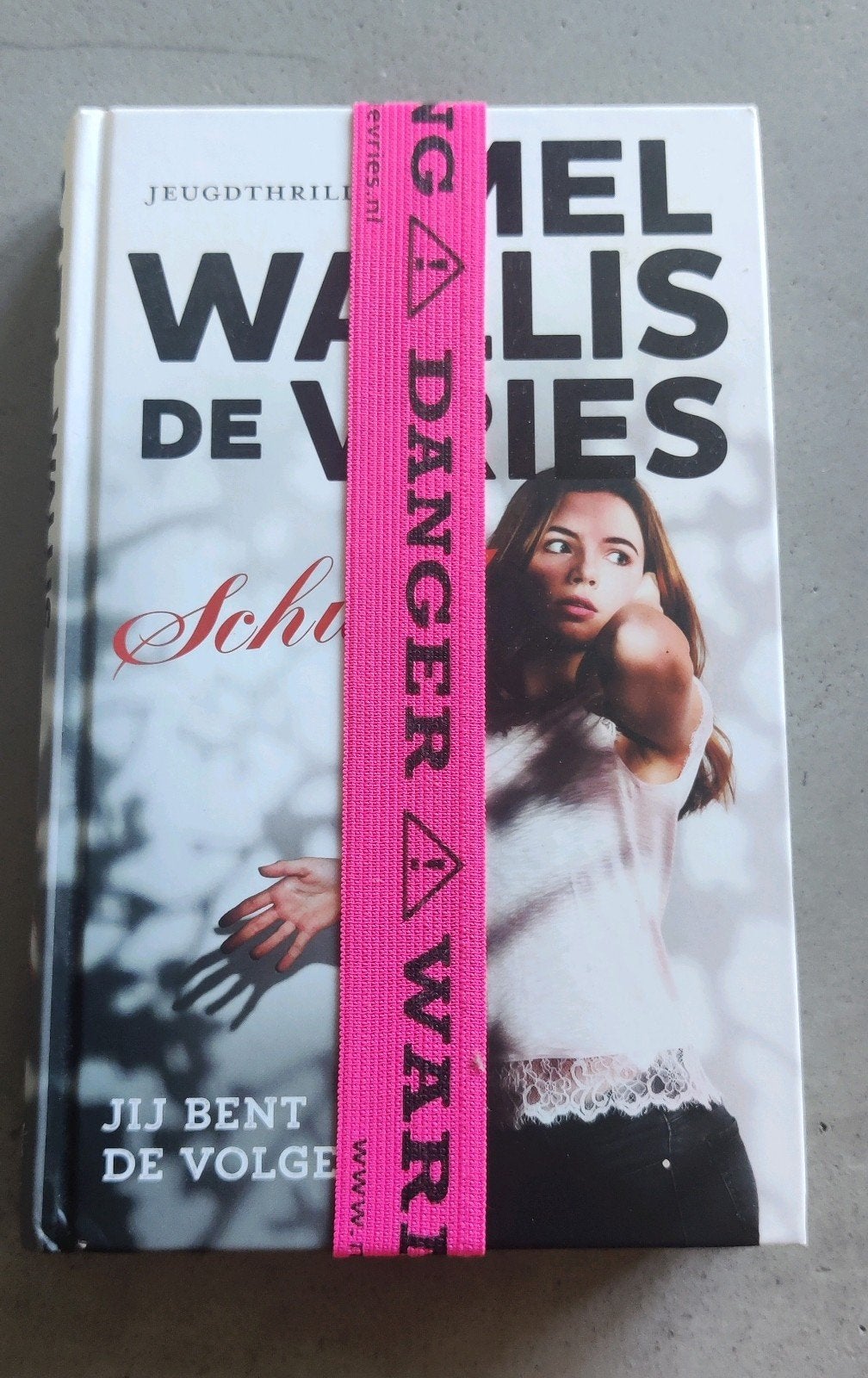 Jeugdthriller "Schuld" van Mel Wallis de Vries, Ophalen of Verzenden, Zo goed als nieuw, Mel Wallis de Vries, Nederland
