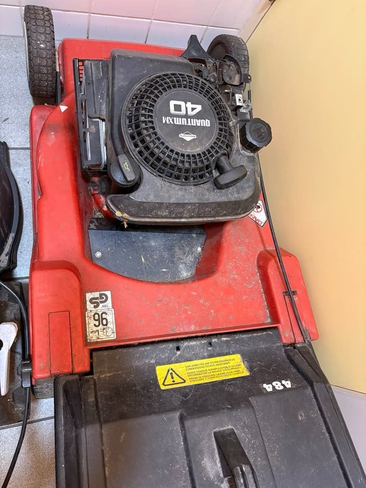 Gebruikte Benzine Grasmaaier - Quantum XM 40, Cirkelmaaier, Gebruikt, Ophalen of Verzenden, Opvangbak