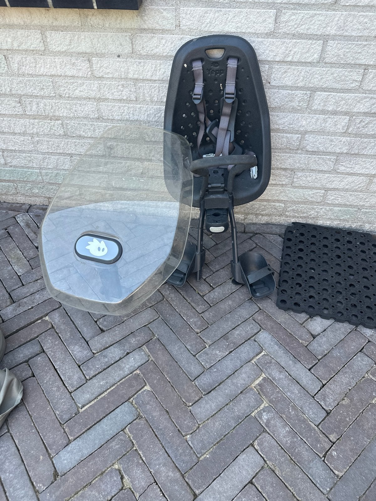 Yepp Mini fietsstoeltje met windscherm - Gebruikt, Voorzitje, Ophalen of Verzenden, 0 t/m 13 kg, Gebruikt