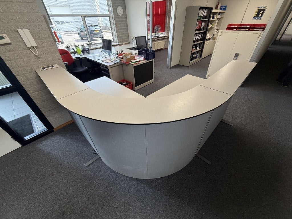 Ahrend ontvangstbalie / receptiebalie, Huis en Inrichting, Bureaus, Ophalen, Gebruikt, Hout, Hoekbureau
