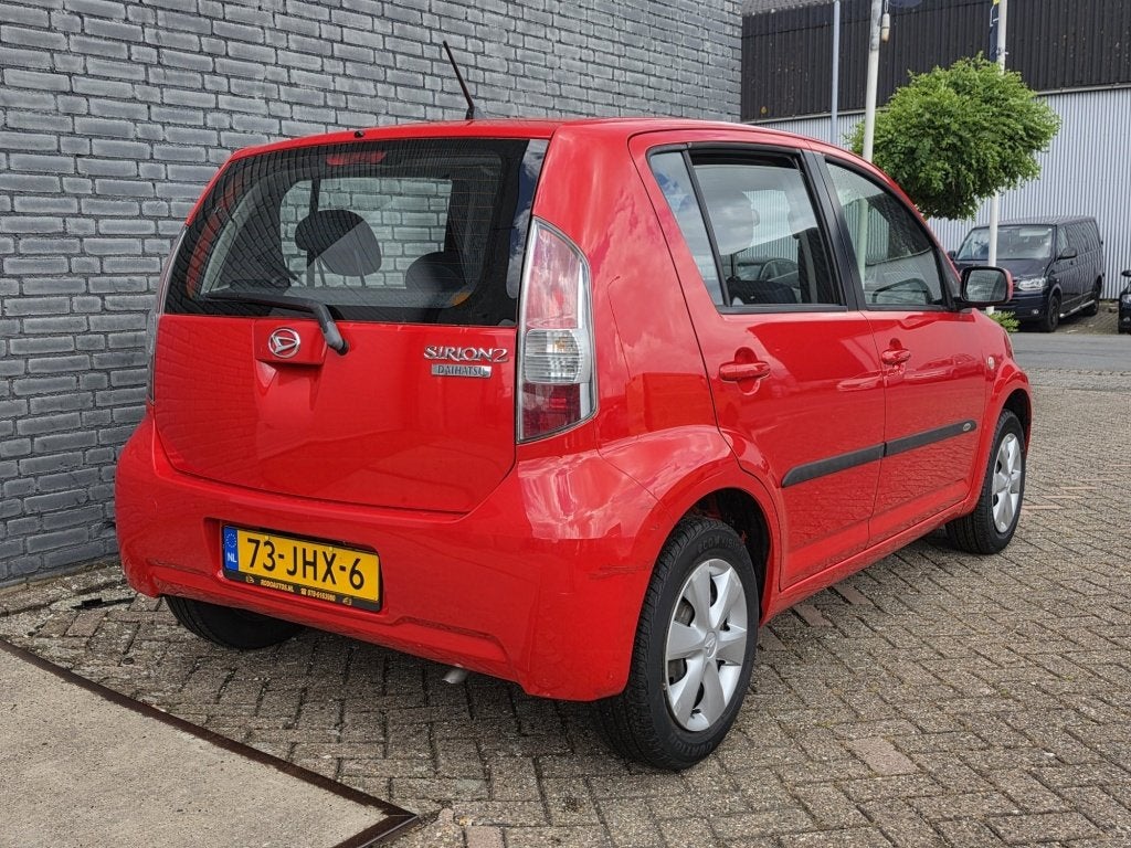 Daihatsu Sirion 2 1.0-12V Premium 5Drs Boekjes 43dkm ✅, Gebruikt, Elektrische ramen, Bedrijf, Handgeschakeld