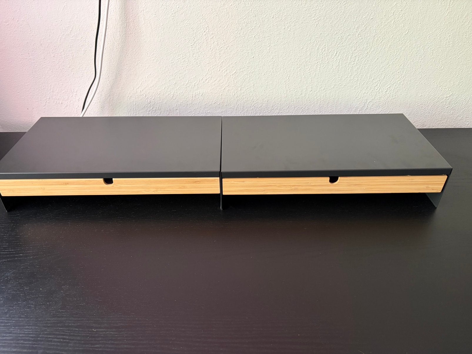 2x ELLOVEN monitor standaard, Ophalen of Verzenden, Zo goed als nieuw