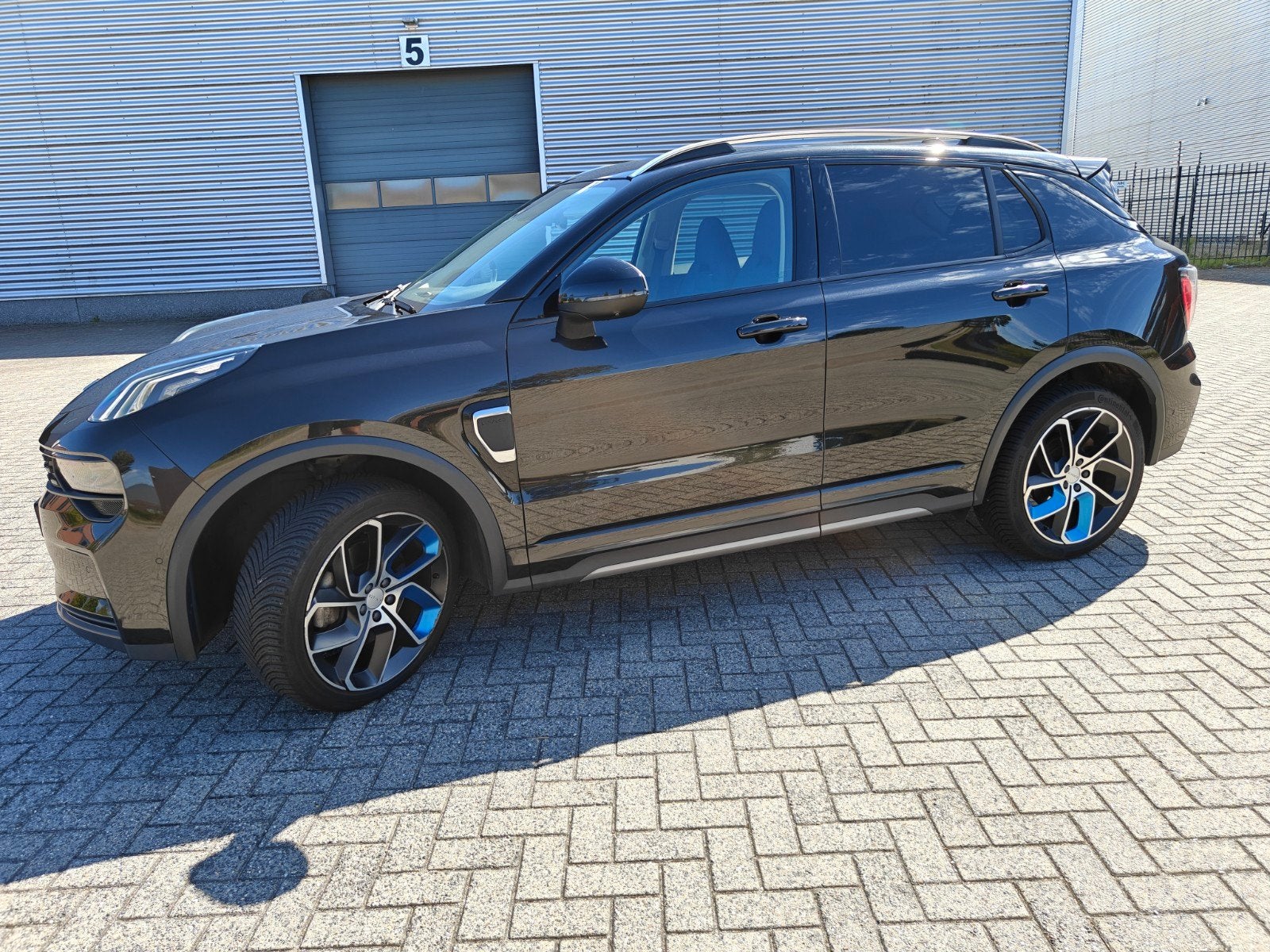 Lynk & Co 2022 Zwart 94.000 km Trekhaak, 1800 kg, 179 pk, Zwart, Plug-in hybride
