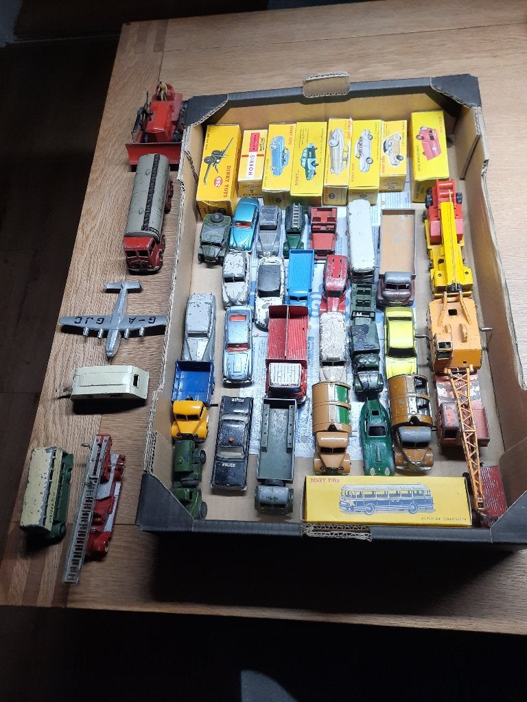 Foto 2 van Dinky Toys. Grote partij van 43 stuks. Bieden vanaf 200 euro
