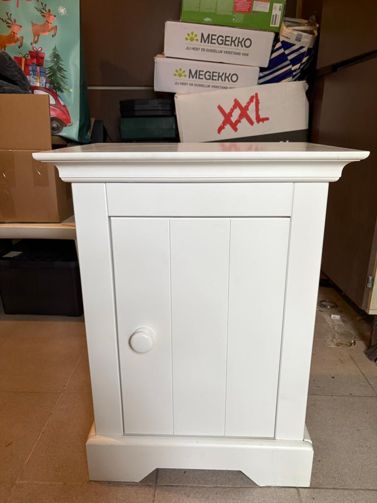 Stevig MDF nachtkastje - zo goed als nieuw, Ophalen, Gebruikt, 50 tot 100 cm, Minder dan 100 cm