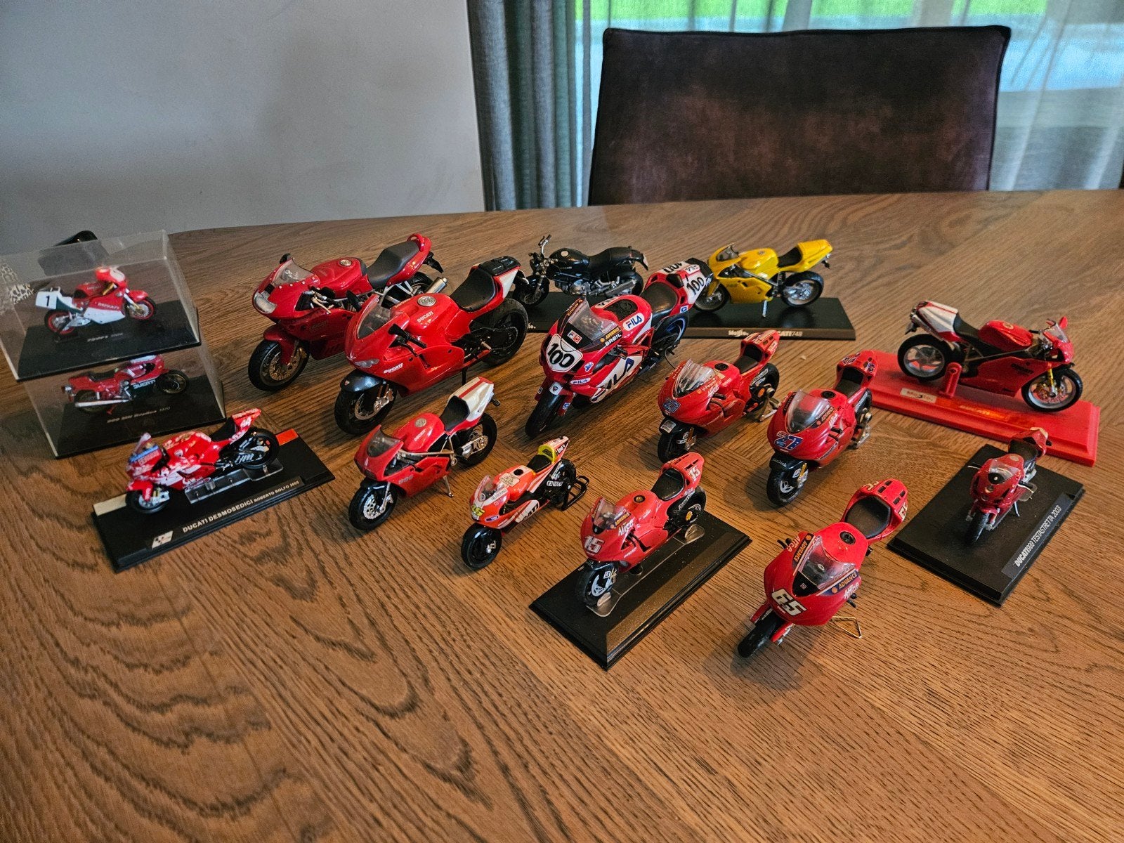 Ducati modelmotoren,  schaalmodellen (bieden ps of alles), Ophalen of Verzenden, Zo goed als nieuw, Motor, Maisto