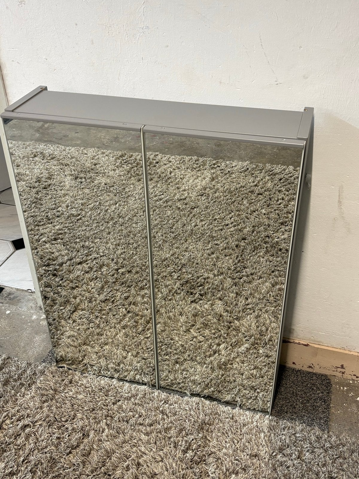 Ikea Spiegelkast badkamer grijs met twee deuren, 60x 17x 75, Zo goed als nieuw, Grijs, Spiegel/spiegelkast, Ophalen