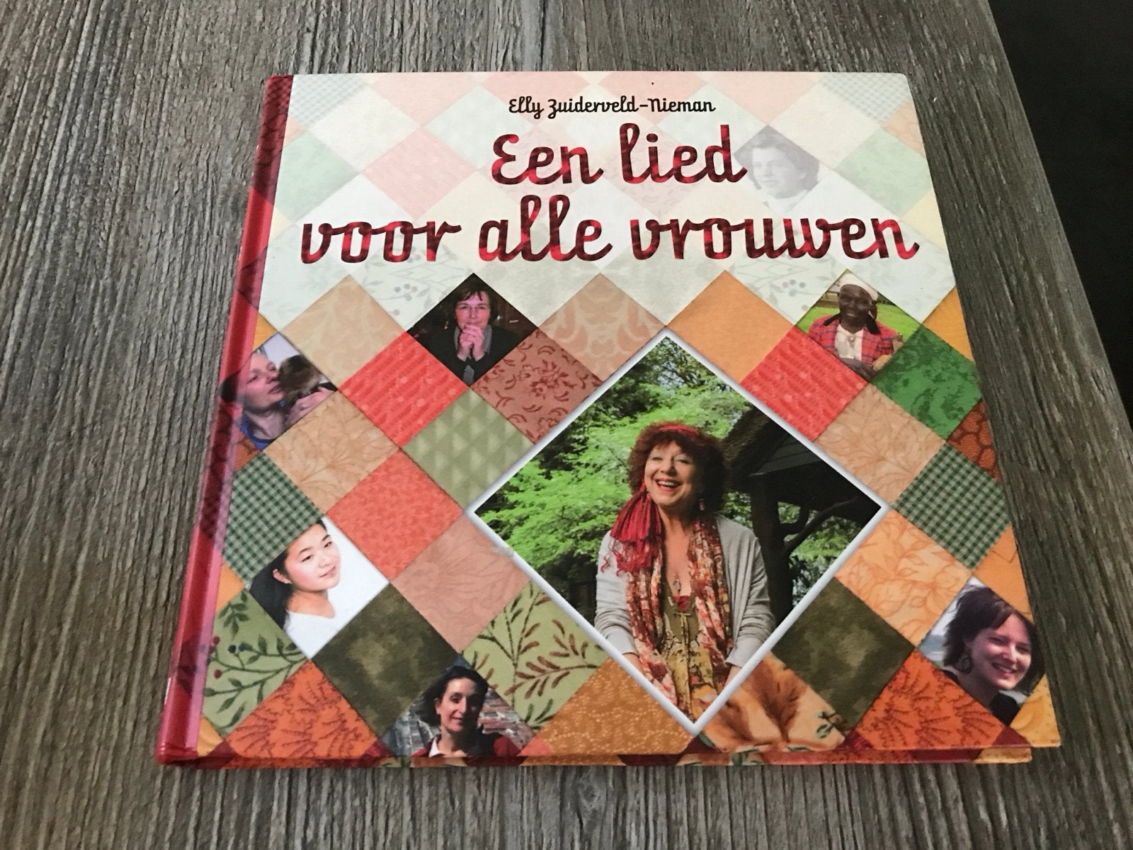 Een lied voor alle vrouwen - Elly Zuiderveld-Nieman, Ophalen of Verzenden, Zo goed als nieuw, Nederland