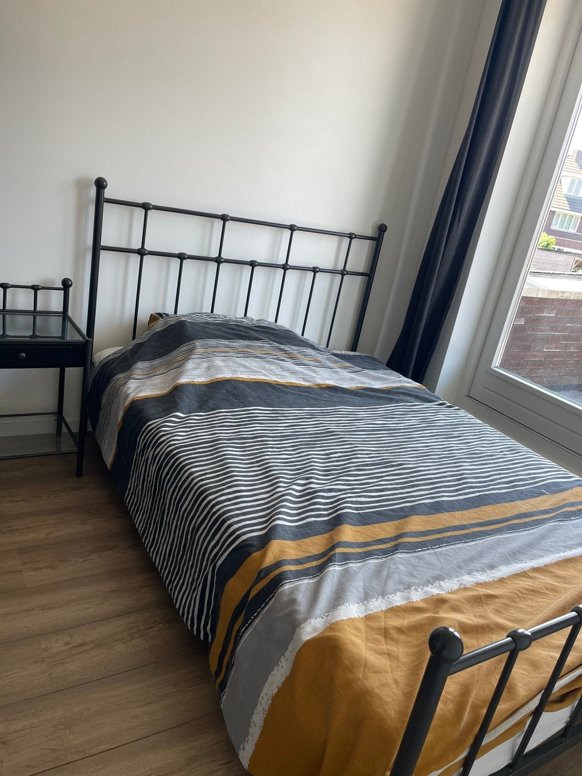 Bed slaapkamer logeerbed, Tweepersoons, Zo goed als nieuw, Hout, 140 cm