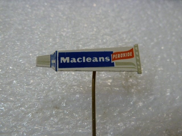 Vintage Macleans Peroxide Tandpasta Tube Speldje, Verzamelen, Ophalen of Verzenden, Gebruikt, Merk, Speldje of Pin