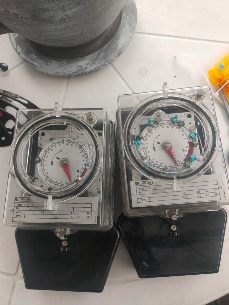 2 stuks/LANDIS GYR Type: KYB1 w 7300919/time switch, Ophalen of Verzenden