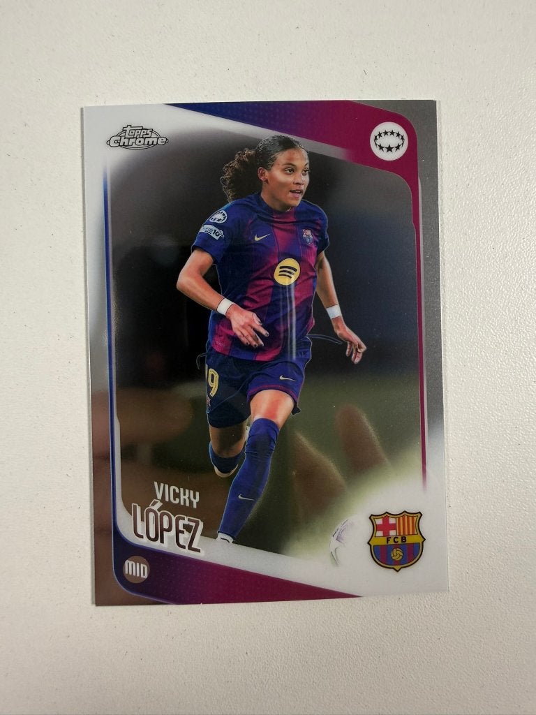 46 Vicky Lopez Topps Women's Chrome 2025-26, Verzamelen, Ophalen of Verzenden, Nieuw, Buitenlandse clubs, Poster, Plaatje of Sticker