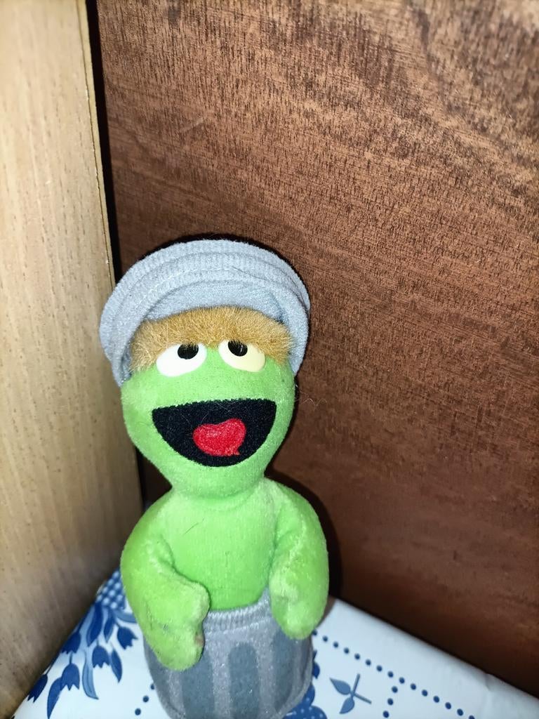 Oude Oscar knuffeltje The Muppets 17 cm groot, Kinderen en Baby's, Speelgoed | Knuffels en Pluche, Ophalen of Verzenden, Zo goed als nieuw