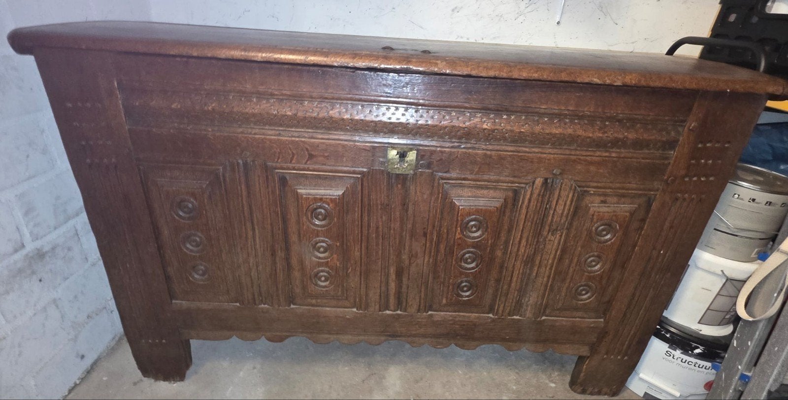 Antieke 18e-eeuwse boeren dekenkist van massief hout, Antiek en Kunst, Ophalen