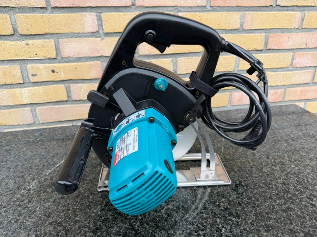Makita 4131 Metaal cirkelzaag 230v, Cirkelzaag, Ophalen of Verzenden, Zo goed als nieuw, 30 tot 70 mm