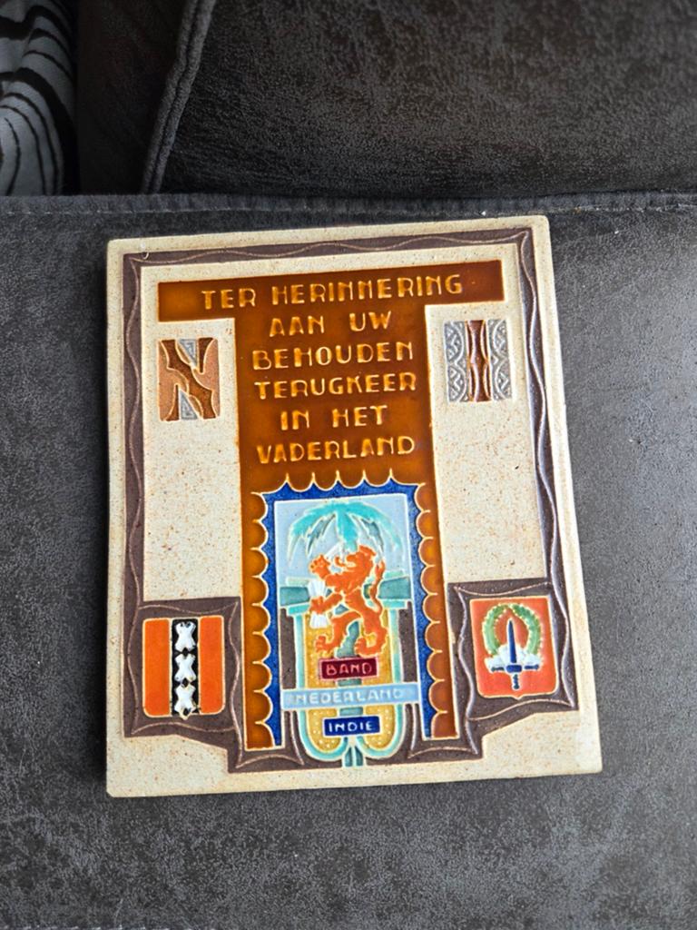 Westraven Utrecht cloisonné tegel Nederlands-Indië, Verzamelen, Ophalen of Verzenden, Landmacht, Nederland, Overige typen