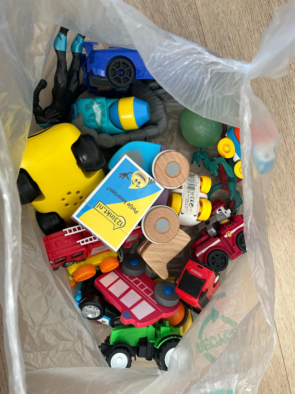 Gratis Speelgoedtas: Diverse Auto's en Figuren, Ophalen, Gebruikt, Jongen of Meisje